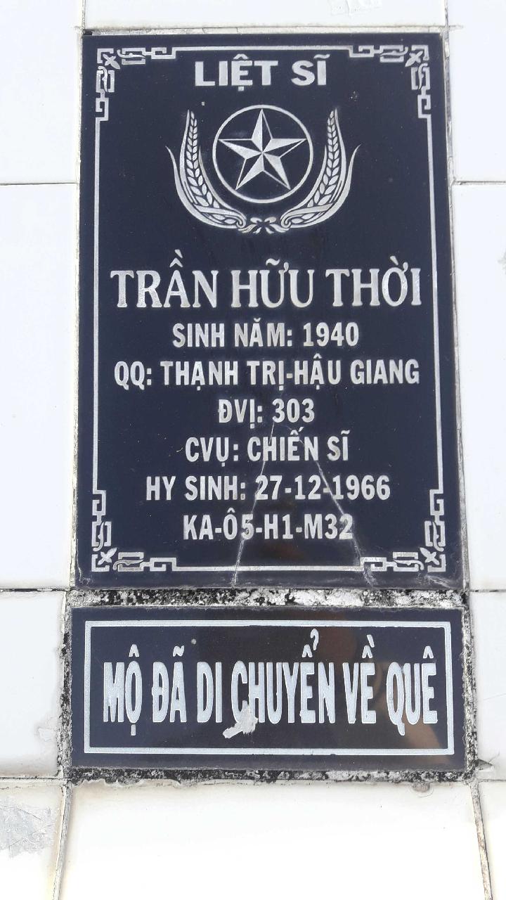 Ảnh mộ liệt sĩ Trần Hữu Thời