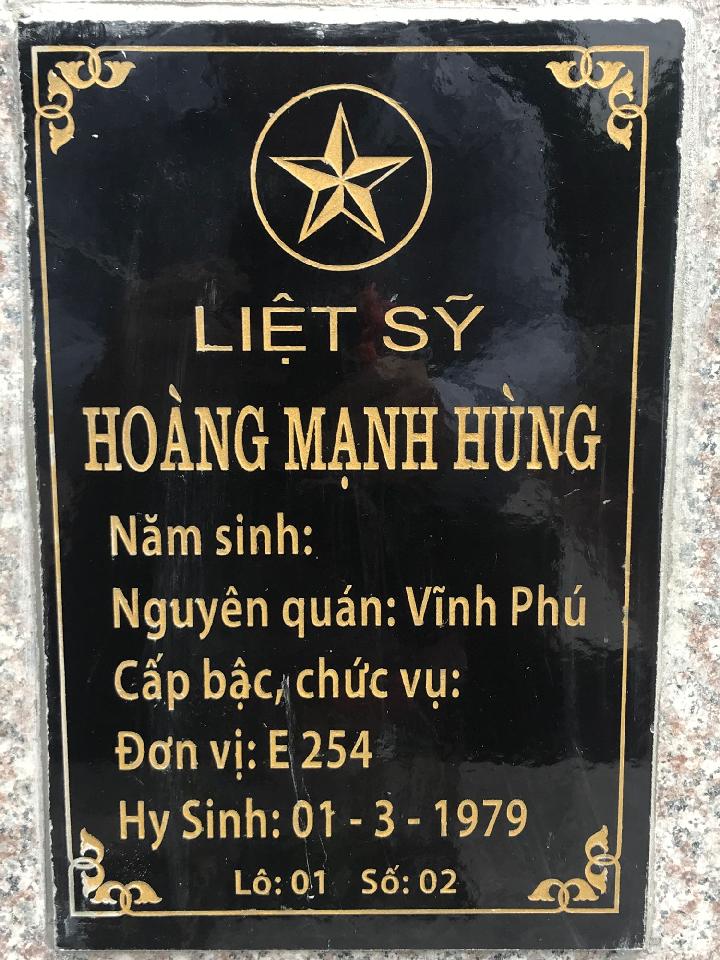 Ảnh mộ liệt sĩ Nguyễn Mạnh Hùng