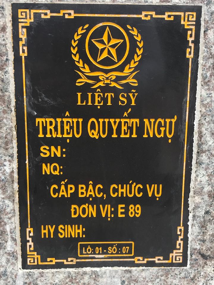 Ảnh mộ liệt sĩ Triệu Quyết Ngự