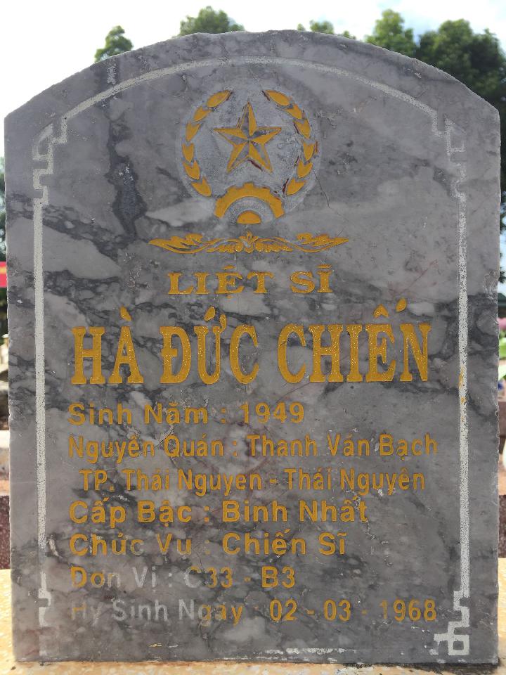 Ảnh mộ liệt sĩ Hà Đức Chiến