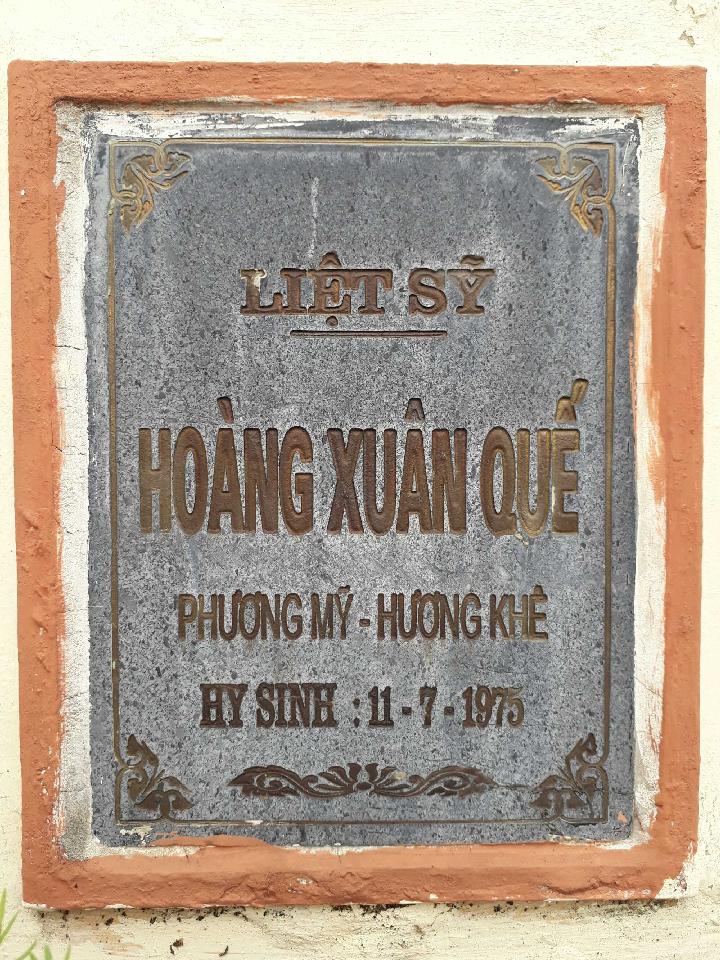 Ảnh mộ liệt sĩ Hoàng Xuân Quế