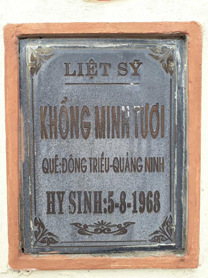 Ảnh mộ liệt sĩ Khổng Minh Tươi