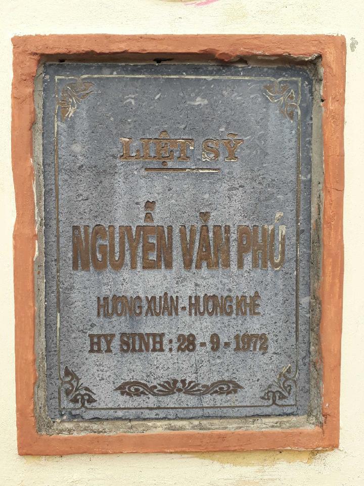 Ảnh mộ liệt sĩ Nguyễn Văn Phú
