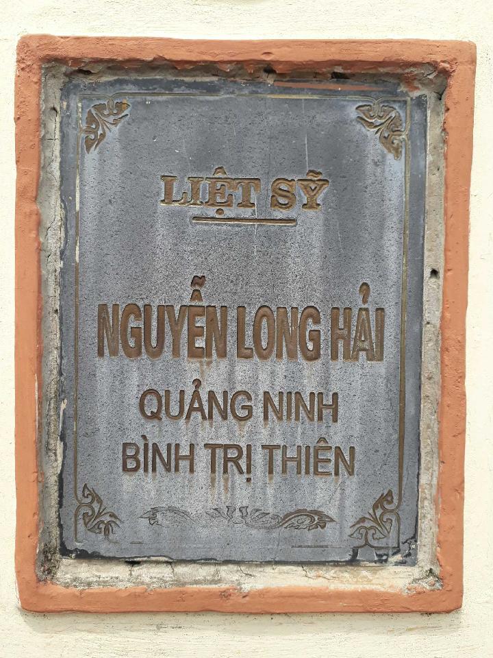 Ảnh mộ liệt sĩ Nguyễn Long Hải