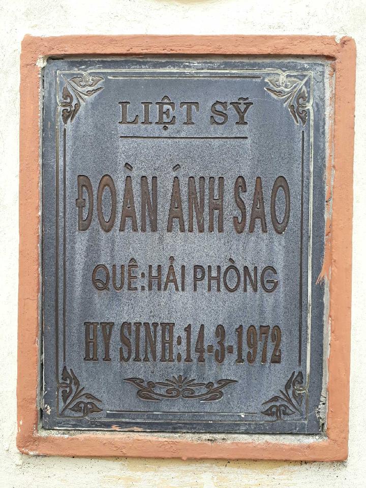 Ảnh mộ liệt sĩ Đoàn Anh Lao