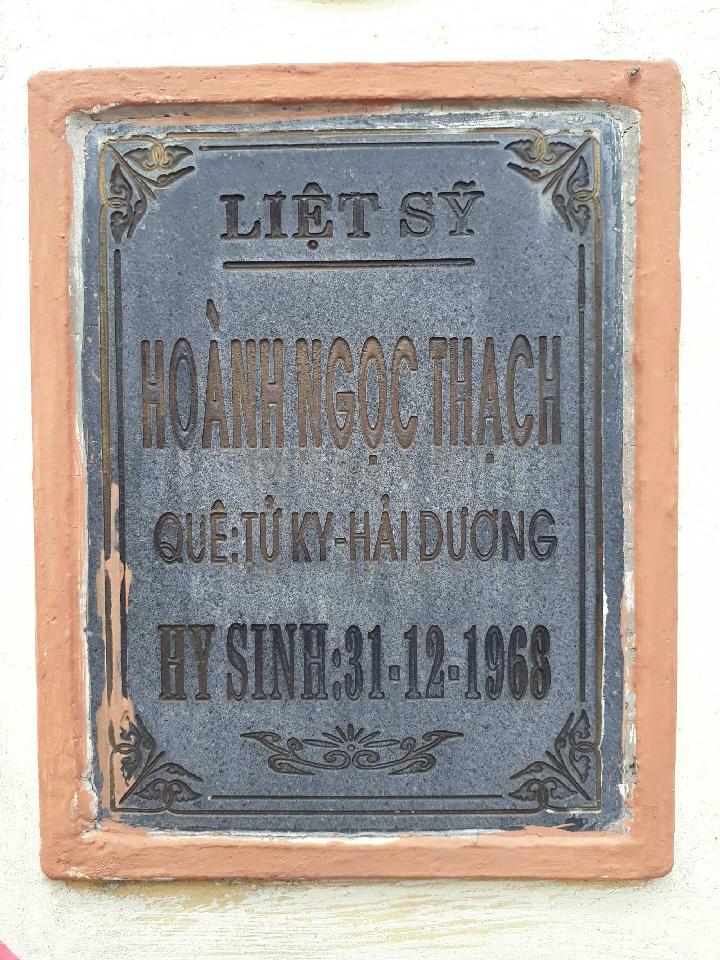 Ảnh mộ liệt sĩ Hoành Ngọc Thạch