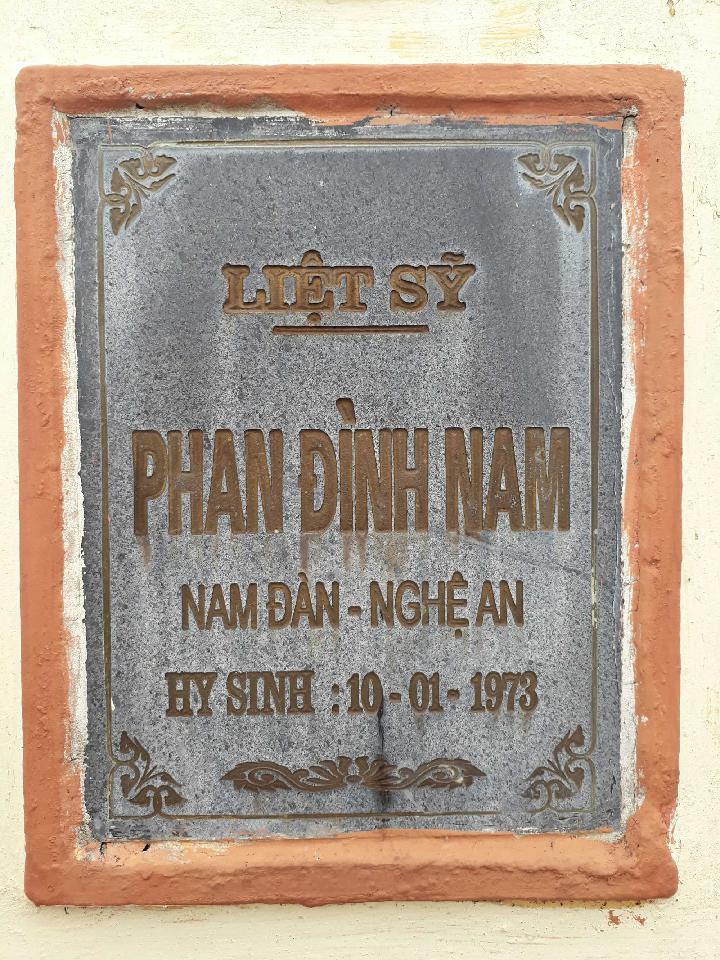 Ảnh mộ liệt sĩ Phan Đình Nam