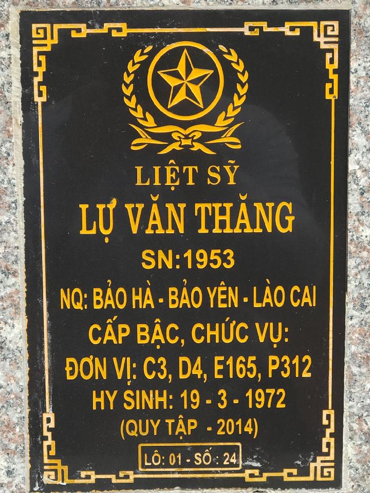 Ảnh mộ liệt sĩ Lự Văn Thăng