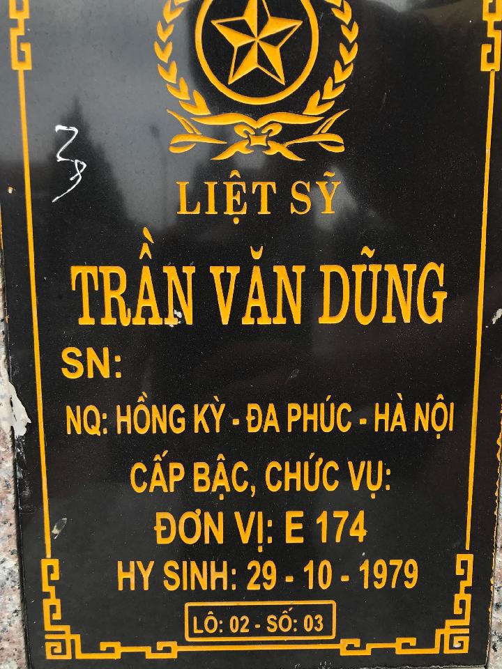 Ảnh mộ liệt sĩ Trần Văn Dũng