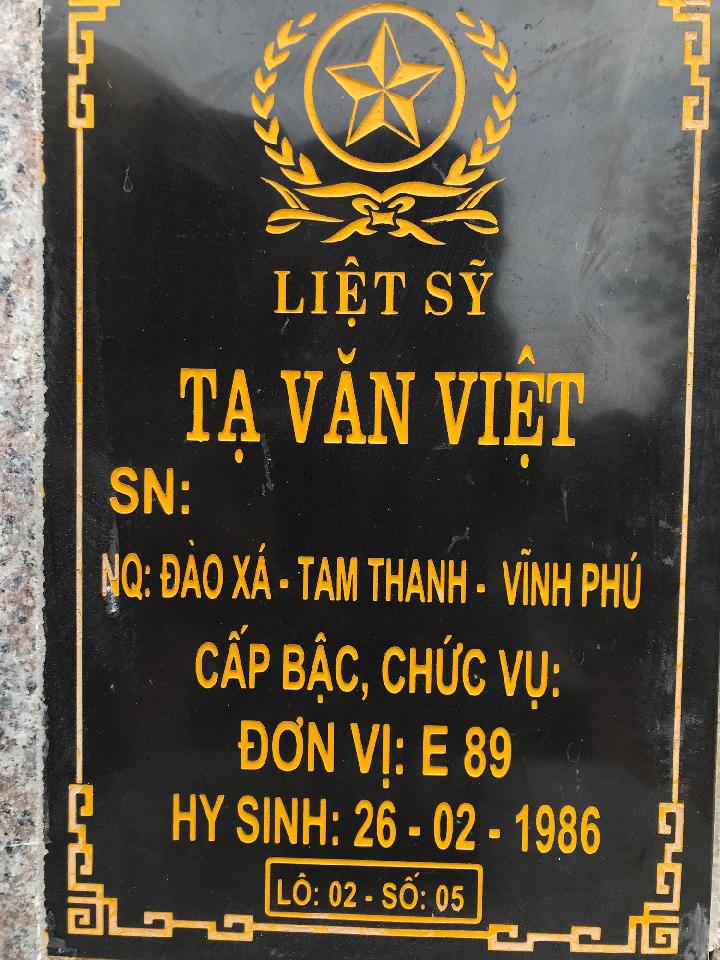 Ảnh mộ liệt sĩ Tạ Văn Việt