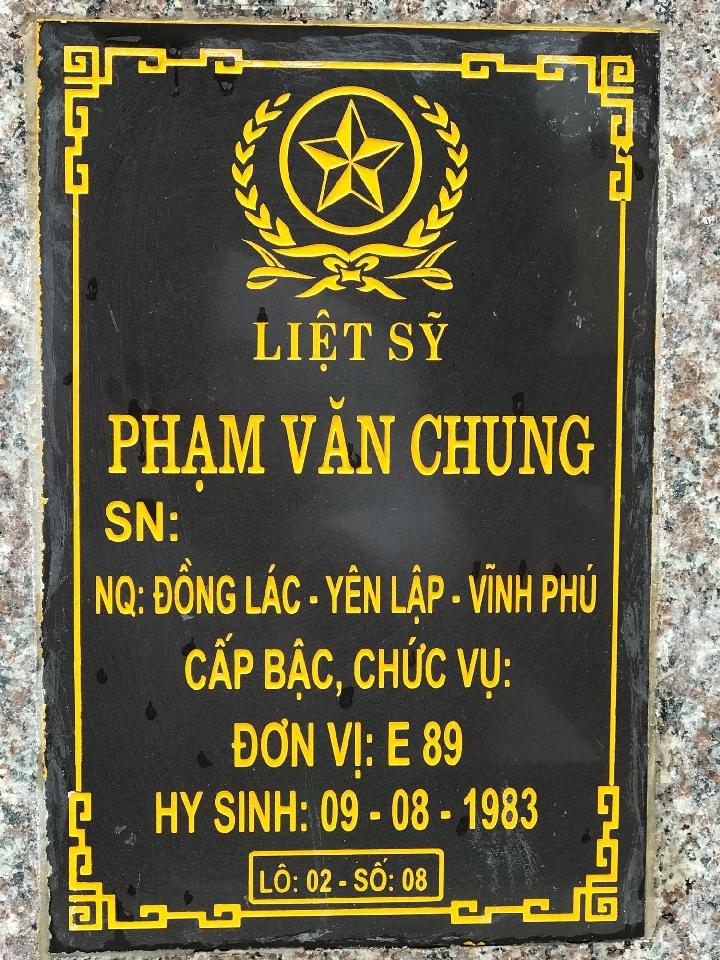 Ảnh mộ liệt sĩ Phạm Văn Chung
