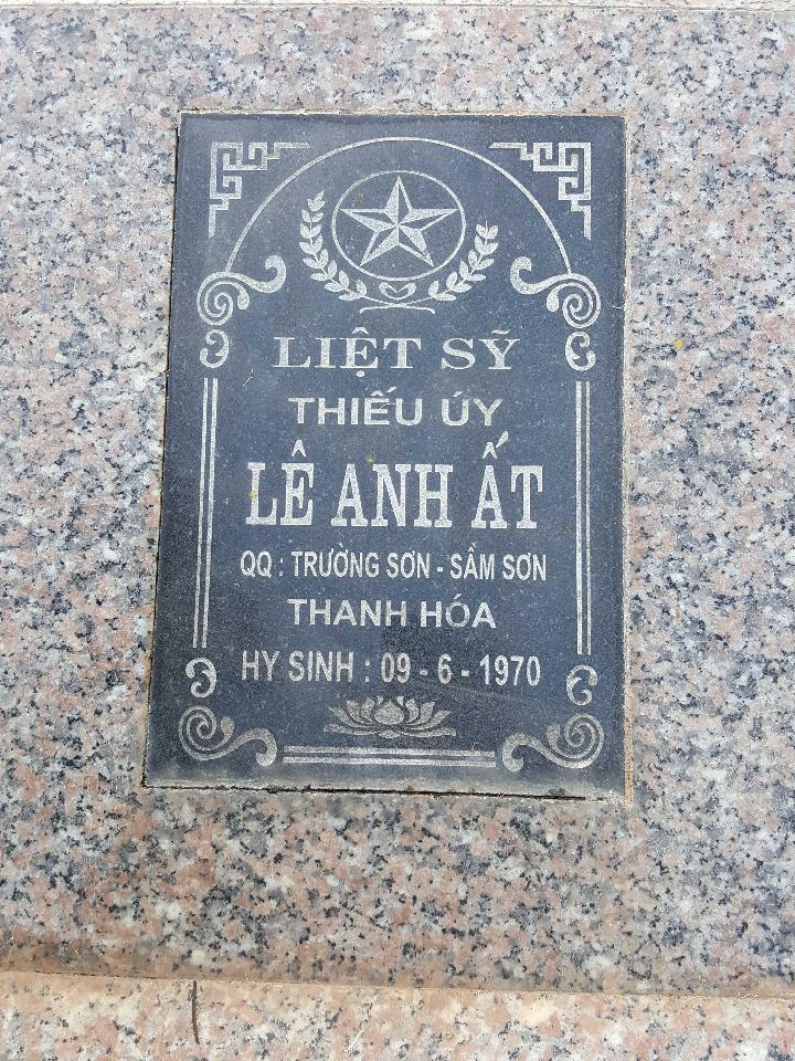 Ảnh mộ liệt sĩ LÊ ANH ẤT