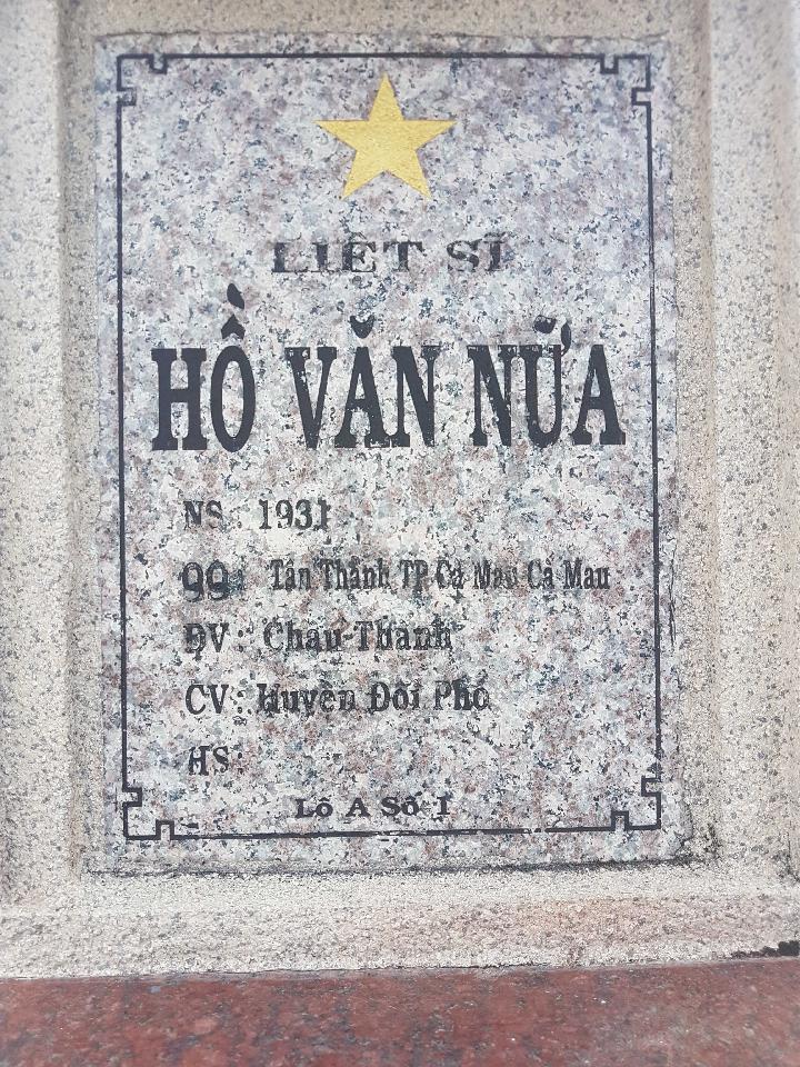 Ảnh mộ liệt sĩ Hồ Văn Nữa
