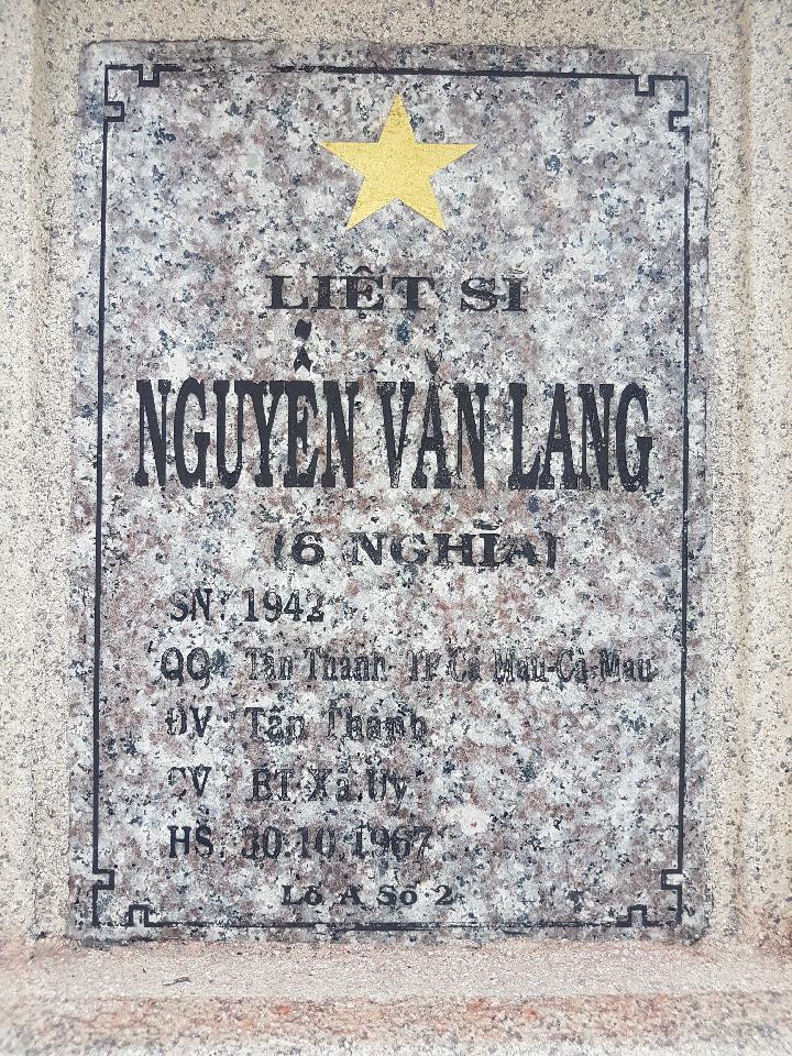Ảnh mộ liệt sĩ Nguyễn Văn Lang (6 Nghĩa)