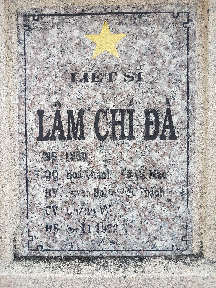 Ảnh mộ liệt sĩ Lâm Chí Đà