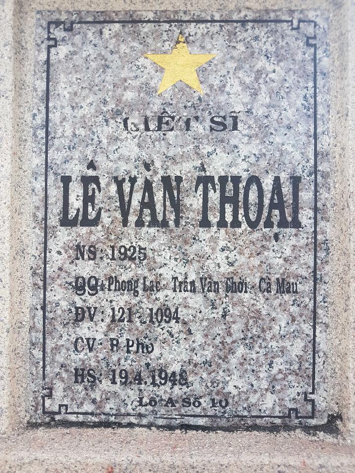 Ảnh mộ liệt sĩ Lê Văn Thoại