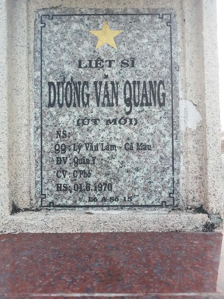 Ảnh mộ liệt sĩ Dương Văn Quang (Út Mới)