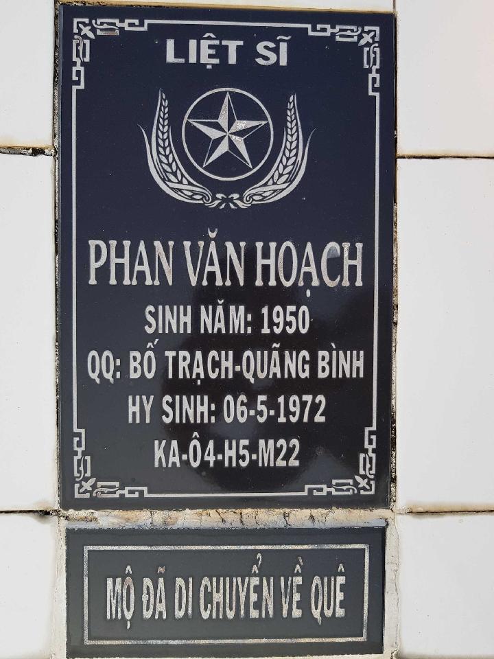 Ảnh mộ liệt sĩ Phan Văn Hoạch