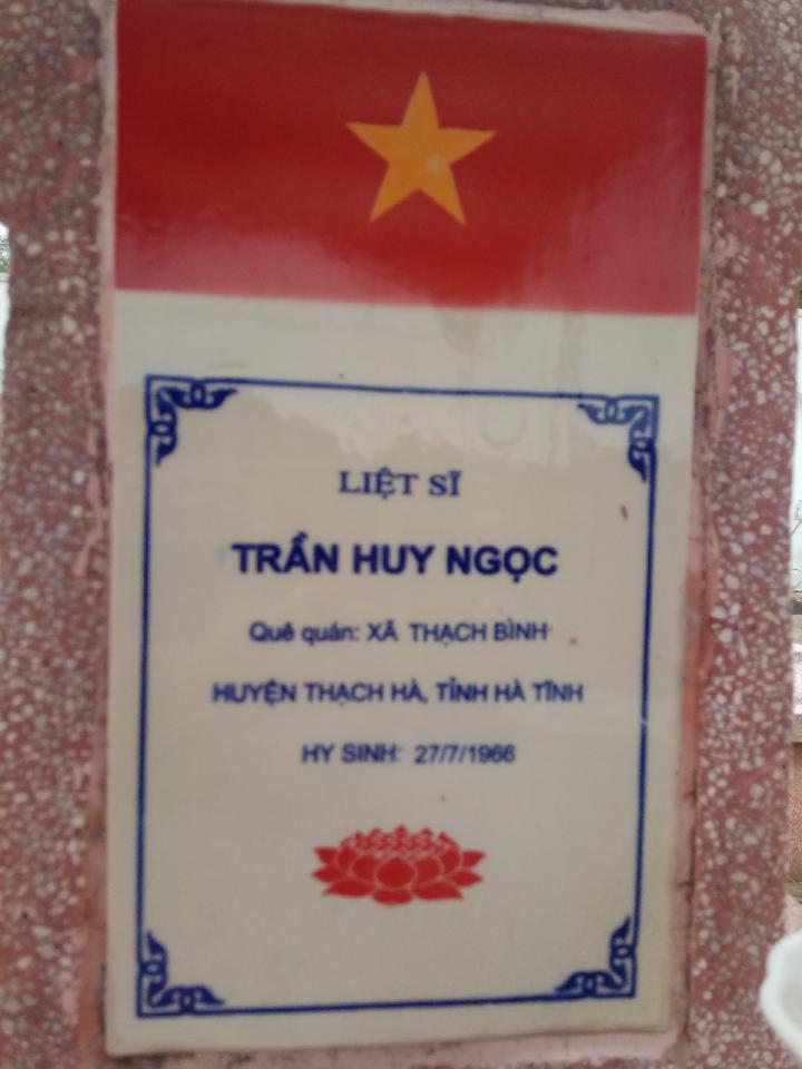 Ảnh mộ liệt sĩ TRẦN HUY NGỌC