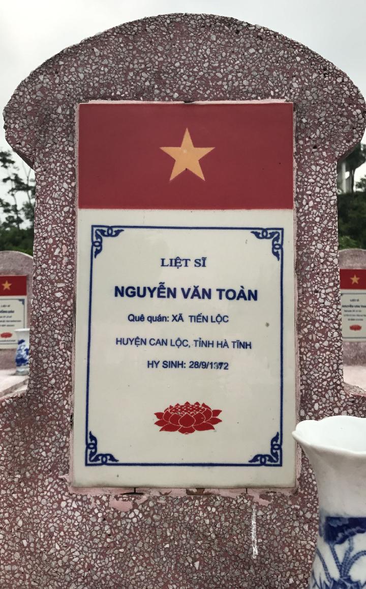 Ảnh mộ liệt sĩ NGUYỄN VĂN TOÀN