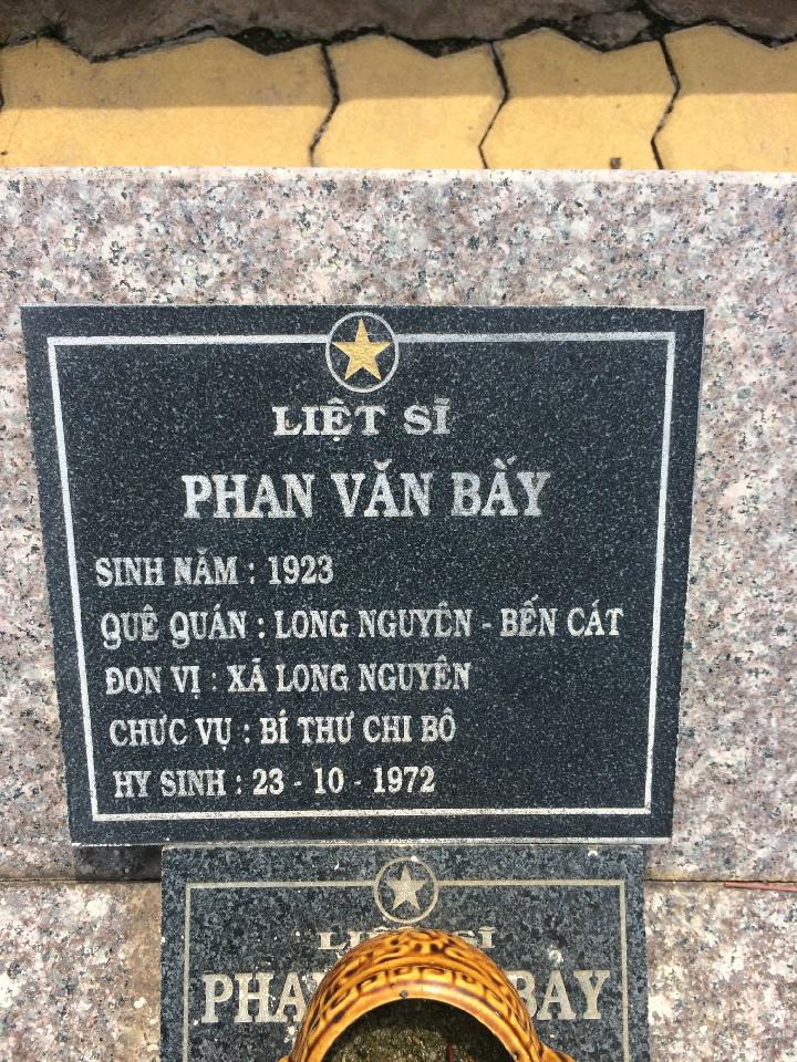 Ảnh mộ liệt sĩ PHẠM VĂN BÀY