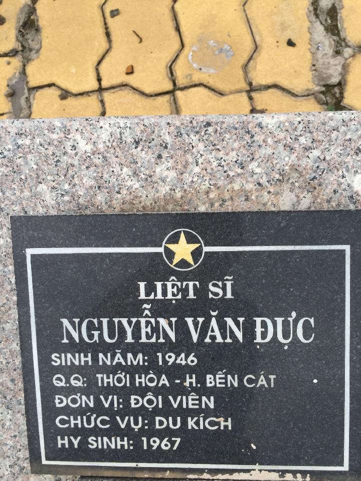 Ảnh mộ liệt sĩ NGUYỄN VĂN ĐỰC