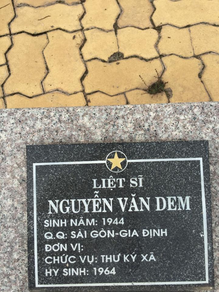 Ảnh mộ liệt sĩ NGUYỄN VĂN DEM
