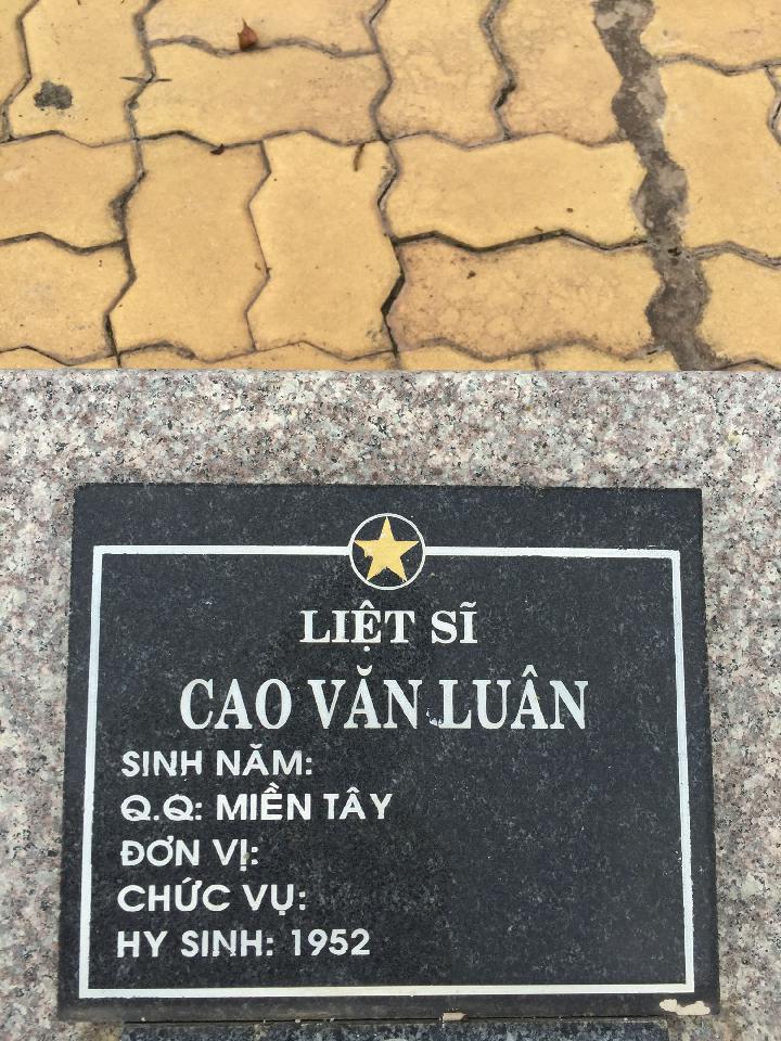 Ảnh mộ liệt sĩ CAO VĂN LUÂN