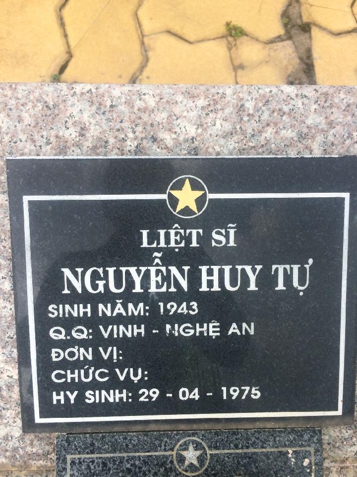 Ảnh mộ liệt sĩ NGUYỄN HUY TỰ
