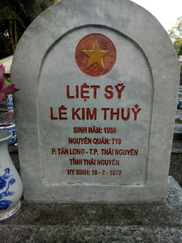Ảnh mộ liệt sĩ Lê Kim Thủy