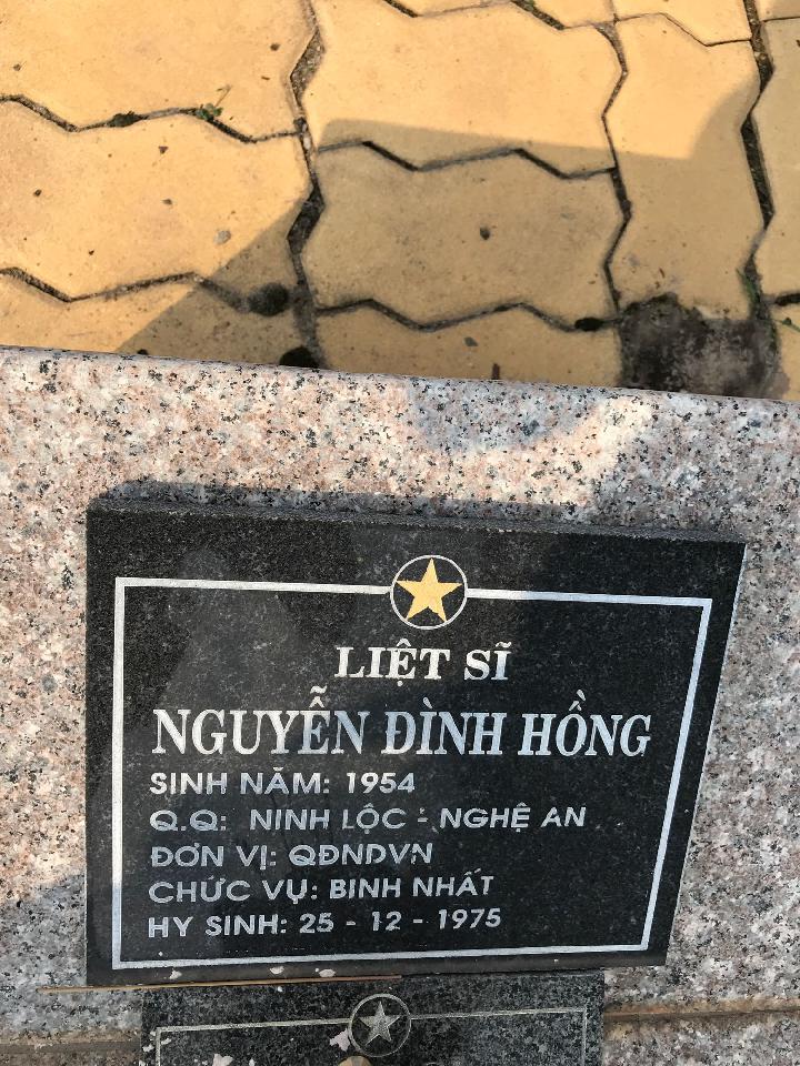 Ảnh mộ liệt sĩ NGUYỄN ĐÌNH HỒNG
