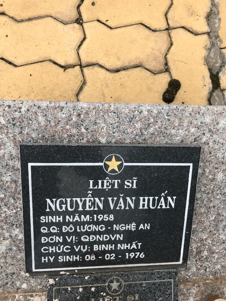Ảnh mộ liệt sĩ NGUYỄN VĂN HUẤN