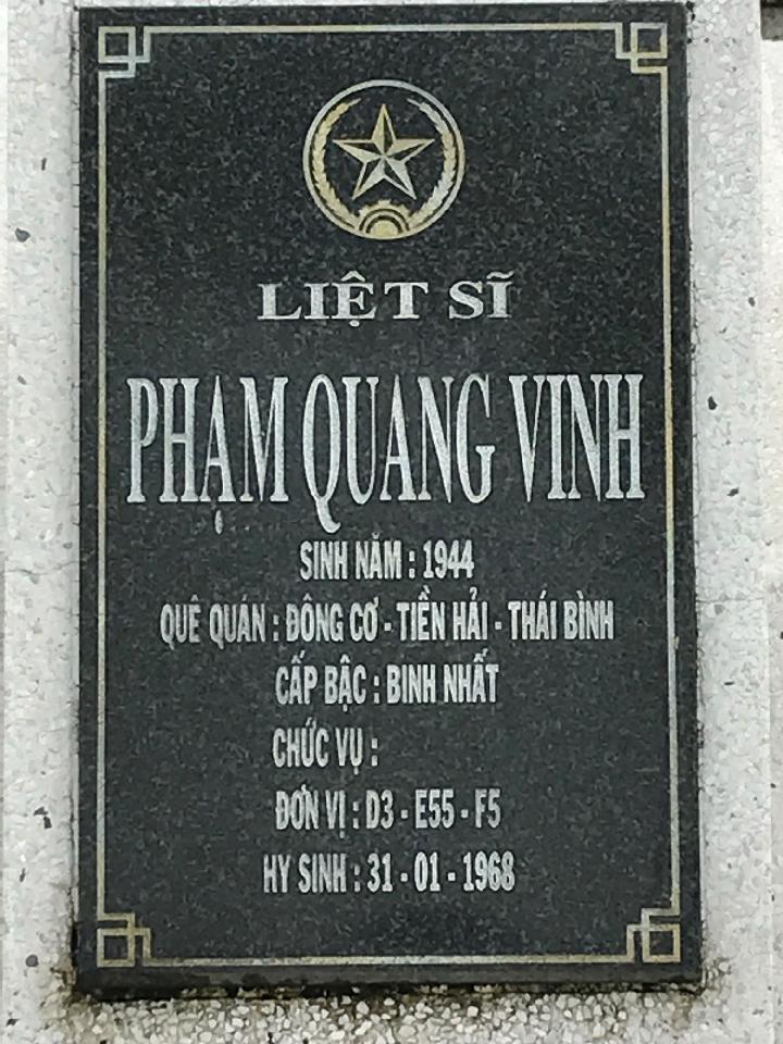 Ảnh mộ liệt sĩ Phạm Quang Vinh