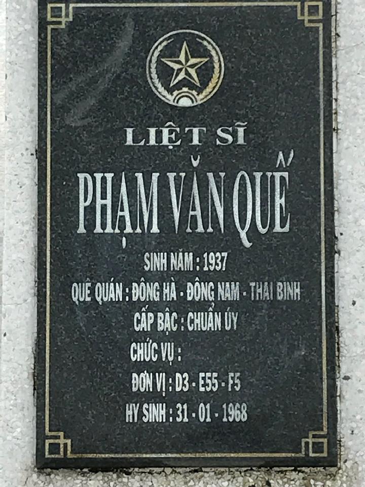 Ảnh mộ liệt sĩ Phạm Văn Quế