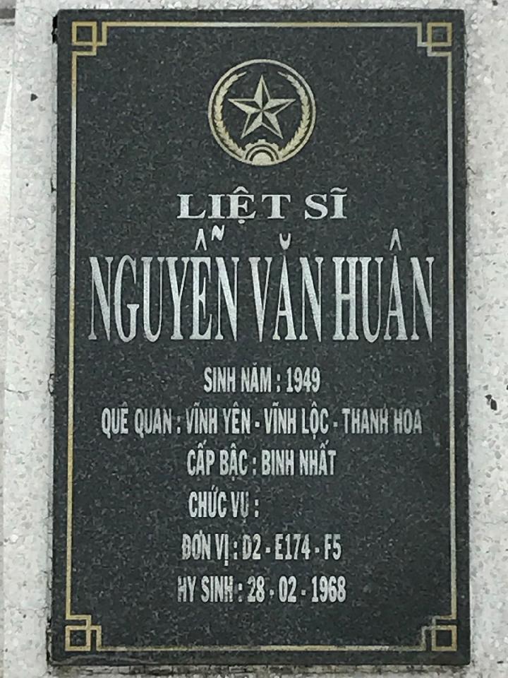 Ảnh mộ liệt sĩ Nguyễn Văn Huân
