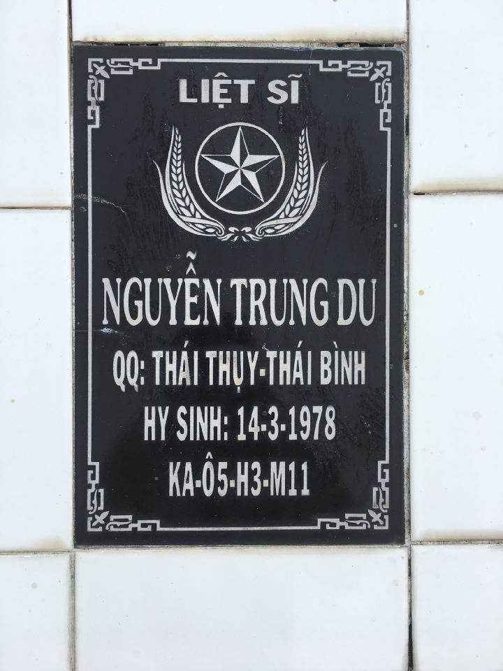 Ảnh mộ liệt sĩ Nguyễn Trung Du
