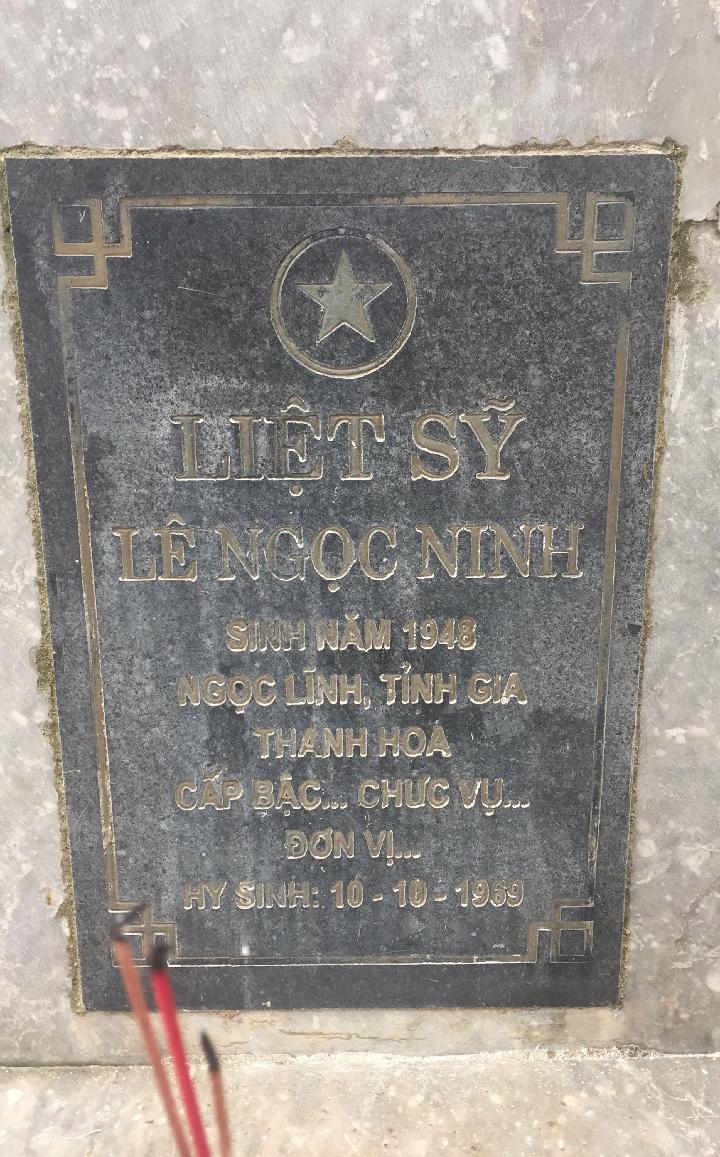 Ảnh mộ liệt sĩ LÊ NGỌC NINH