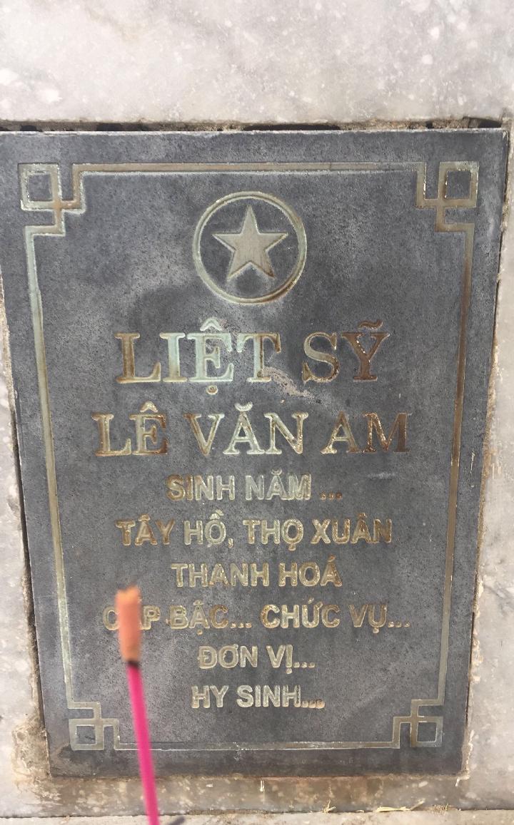 Ảnh mộ liệt sĩ LÊ VĂN AM