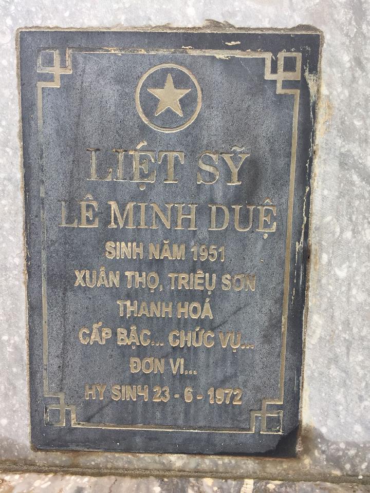 Ảnh mộ liệt sĩ LÊ MINH DUỆ