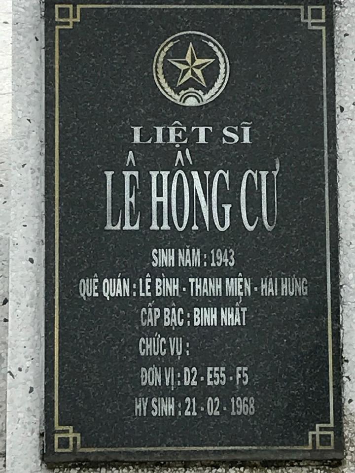 Ảnh mộ liệt sĩ Lê Hồng Cư