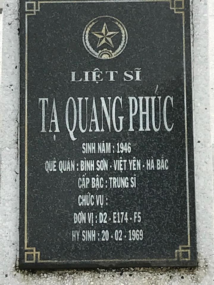 Ảnh mộ liệt sĩ Tạ Quang Phúc