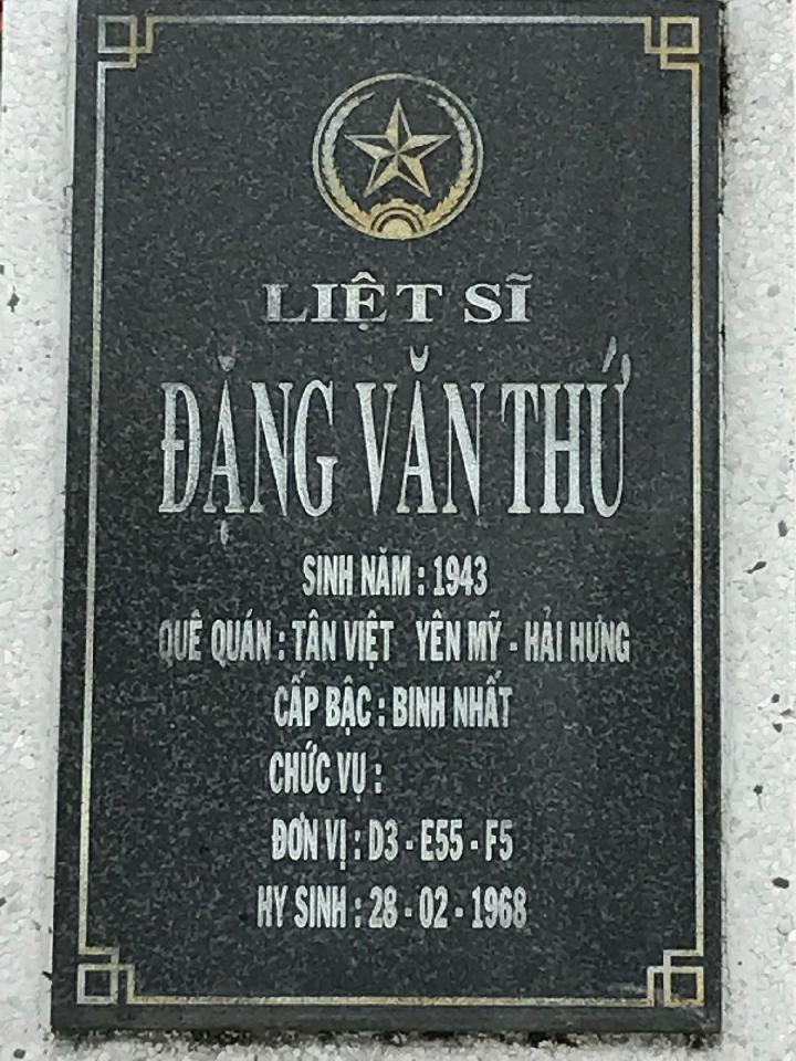 Ảnh mộ liệt sĩ Đặng Văn Thứ