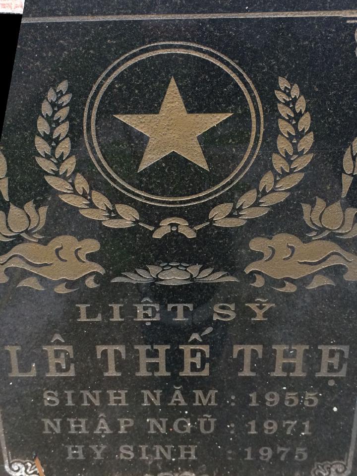 Ảnh mộ liệt sĩ Lê Thế Thẹ