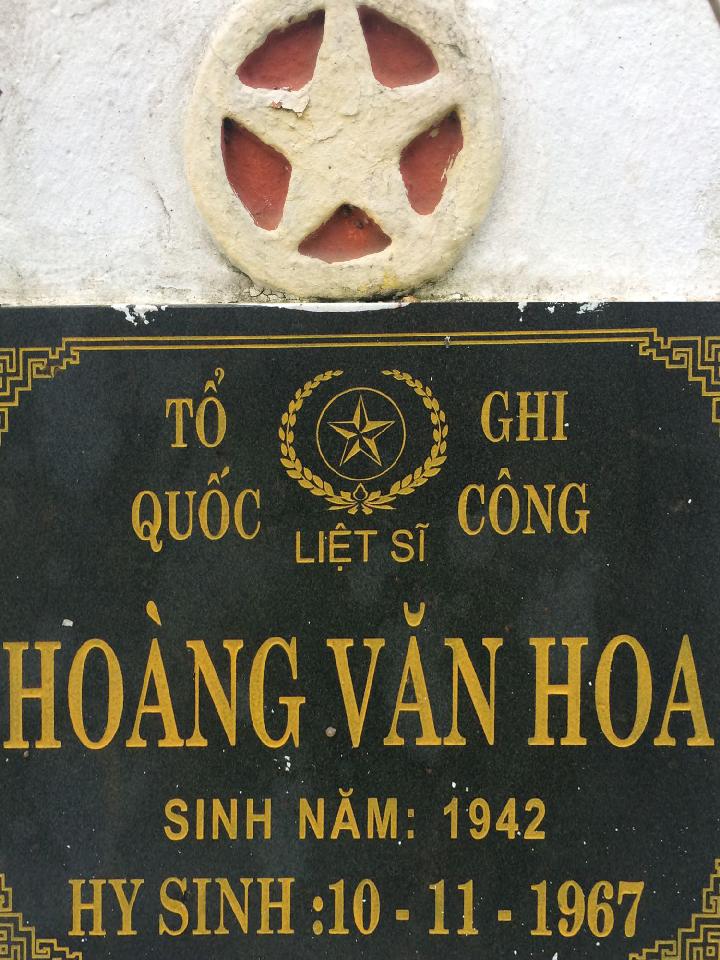 Ảnh mộ liệt sĩ Hoàng Văn Hoa
