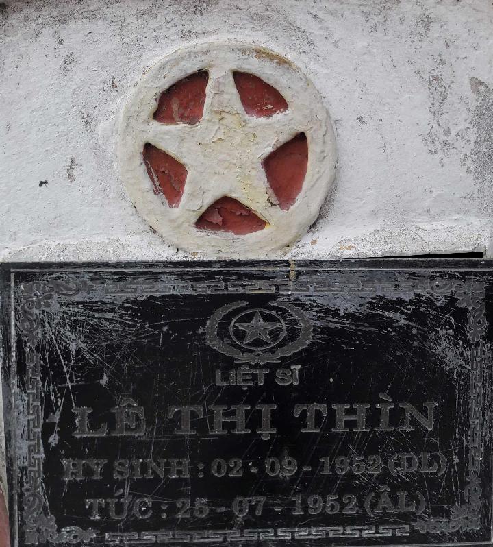 Ảnh mộ liệt sĩ Lê Thị Thìn