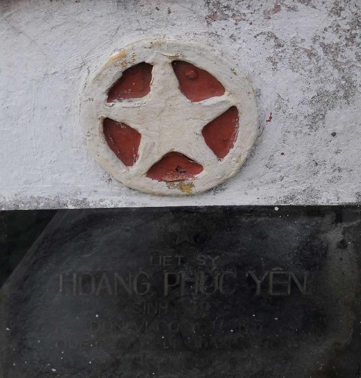 Ảnh mộ liệt sĩ Hoàng Phúc Yên