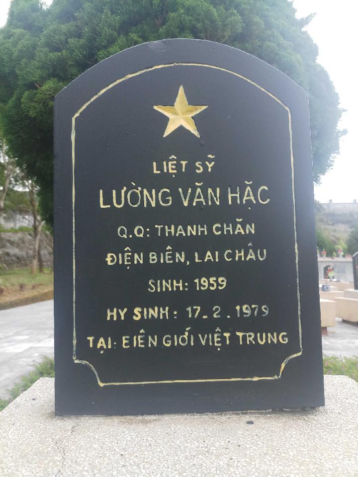 Ảnh mộ liệt sĩ Lường Văn Hặc