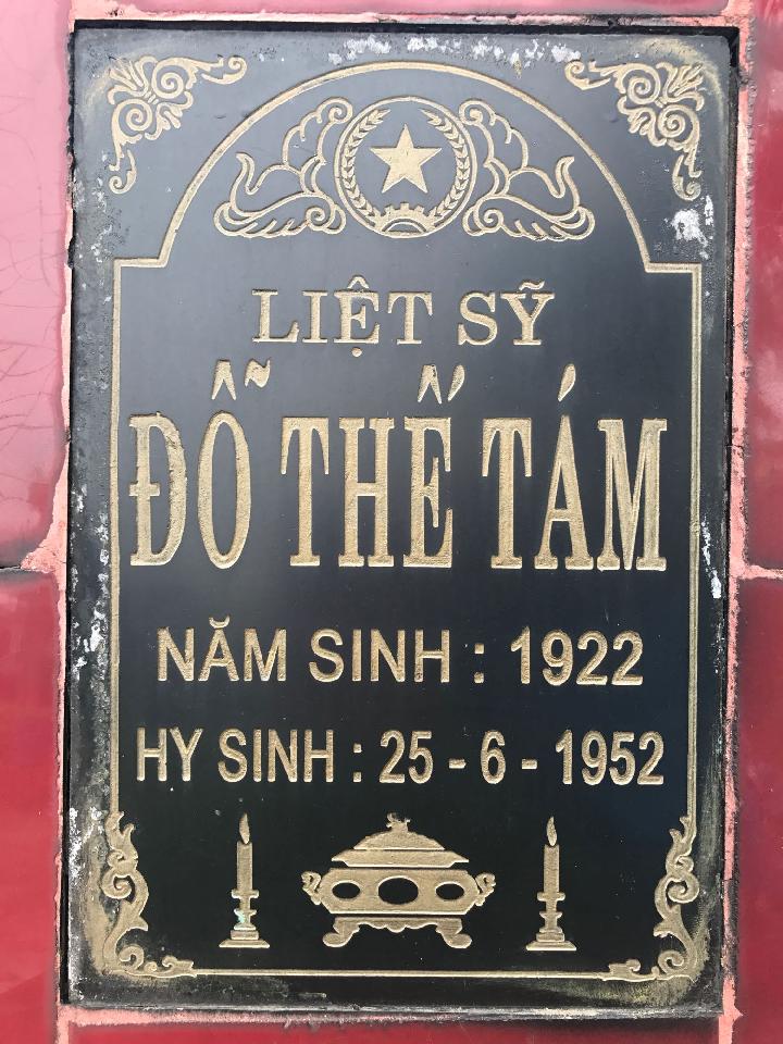 Ảnh mộ liệt sĩ Đỗ Thế Tám