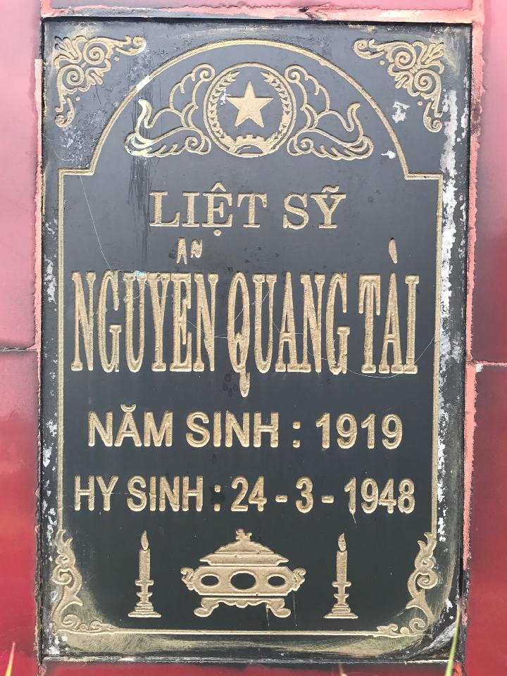 Ảnh mộ liệt sĩ Nguyễn Quang Tài