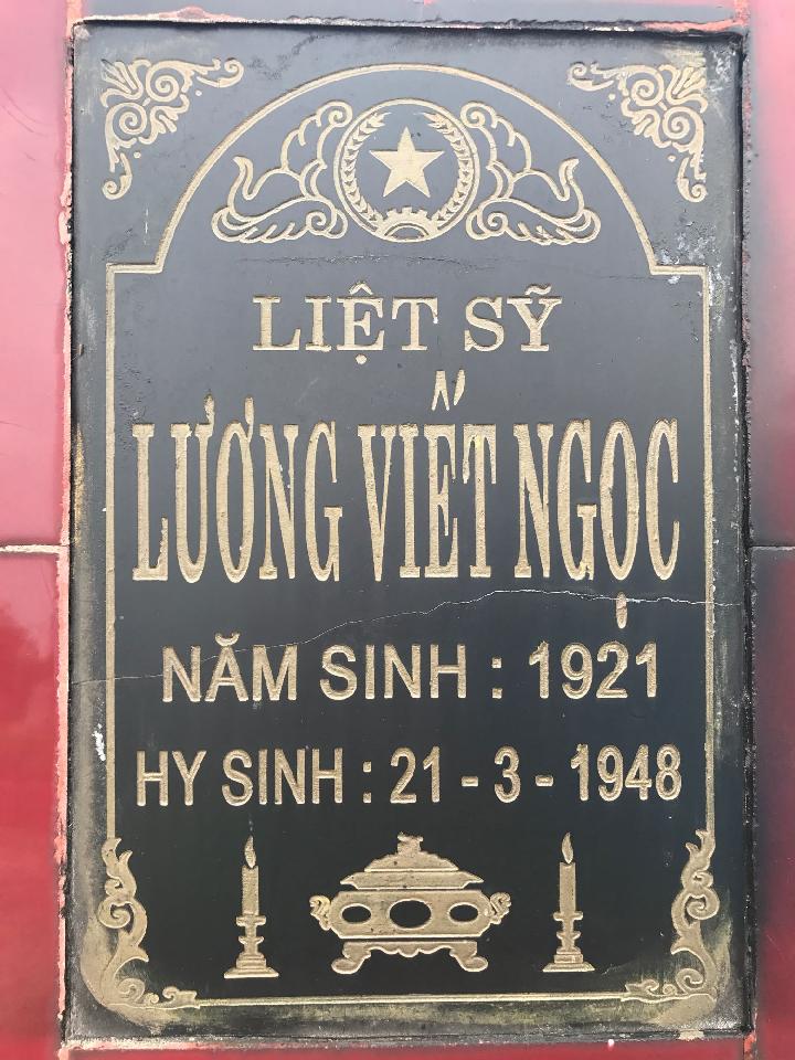 Ảnh mộ liệt sĩ Lương Viết Ngọc